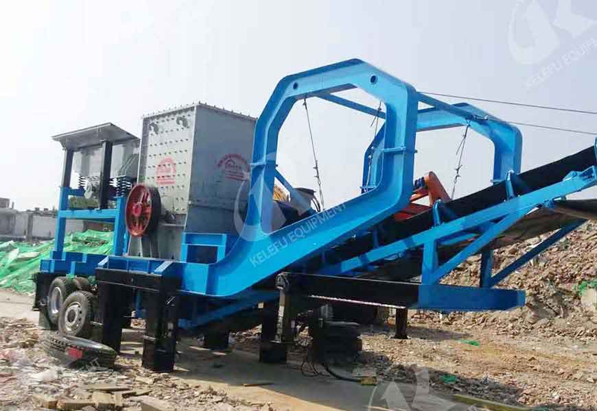 Mobile crushing station